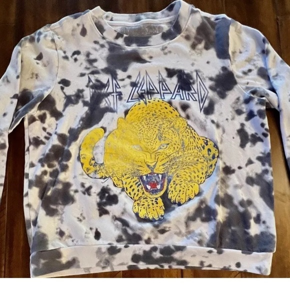 Def Leppard Womens Sz Small Black and Gray Tie Dye Sweatshirt Vintage Look - Picture 2 of 8